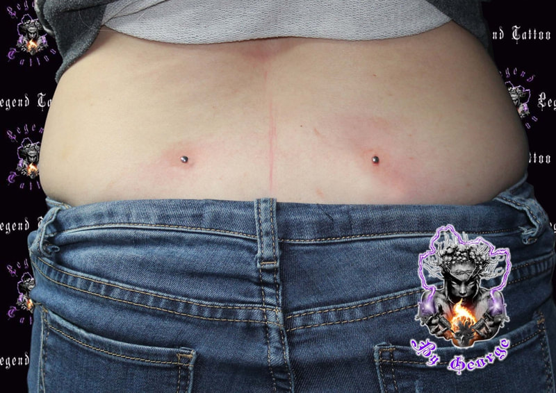 microdermal lower back piercing, emfiteuma mesi, piercing,piercing peiraias, piercing keratsini peiraias