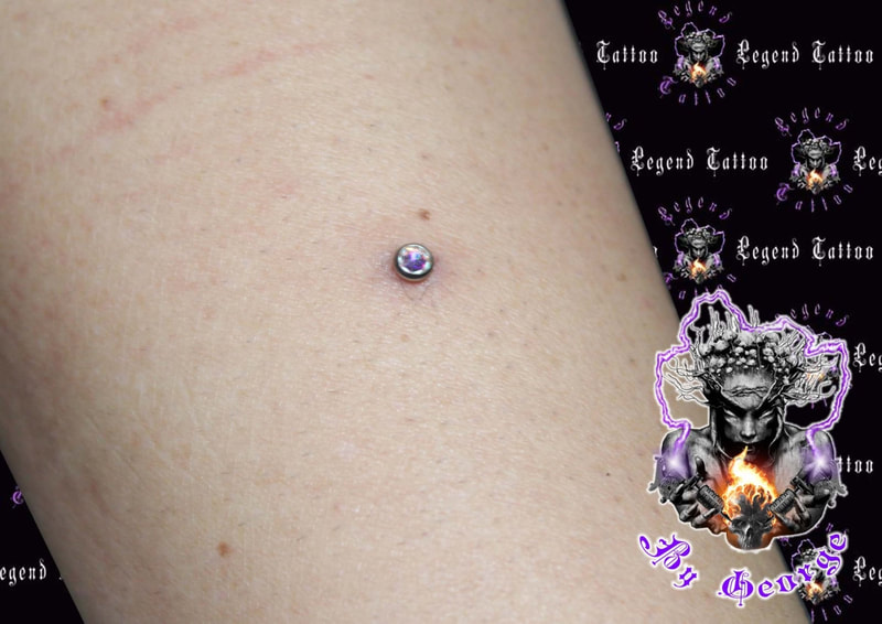 micro dermal piercing, legend tattoo studio piercing, piercin peiraias, piercing keratsini peiraias, emfiteuma piercing